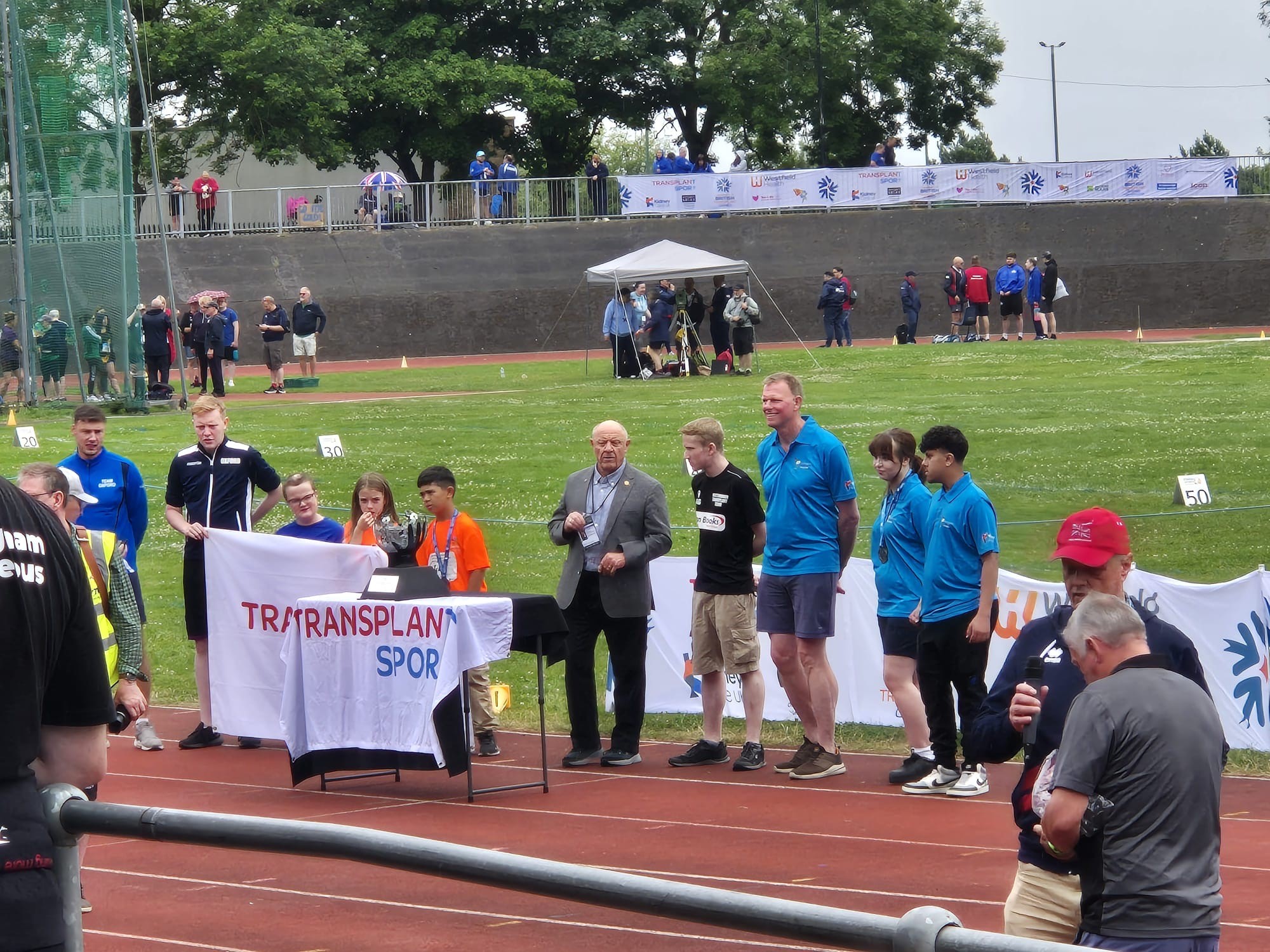 Flag handover at closing ceremony