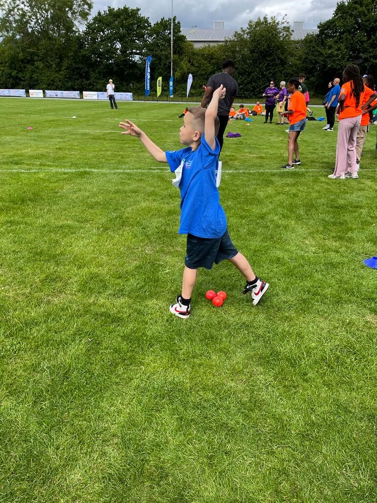 ball throw R
